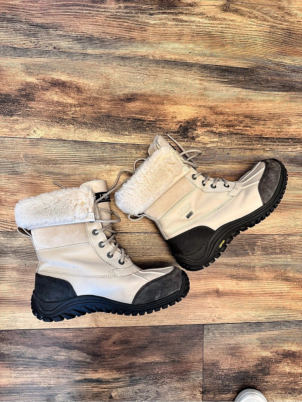 UGG Adirondack II Winter Boots Cream & Black US 10